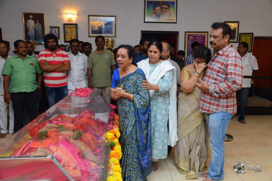 Celebrities-Pay-Homage-to-Vijaya-Nirmala-Garu